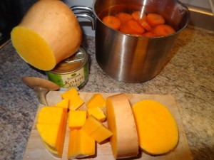 Nur 3 Zutaten: Butternut, Möhre, Kokosmilch